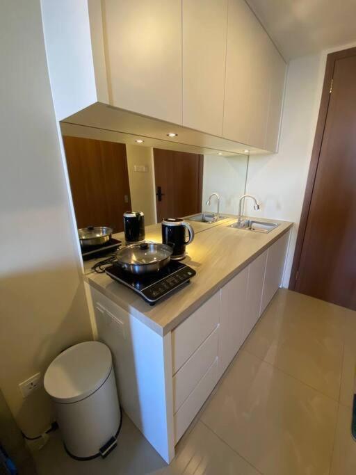 Nagoya Thamrin Apartment High Floor With View Εξωτερικό φωτογραφία